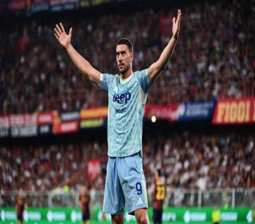 无敌了！39岁的胡尔克远距离任意球重炮破门！（宝刀未老！39岁胡尔克超远任意球重炮轰破球门）