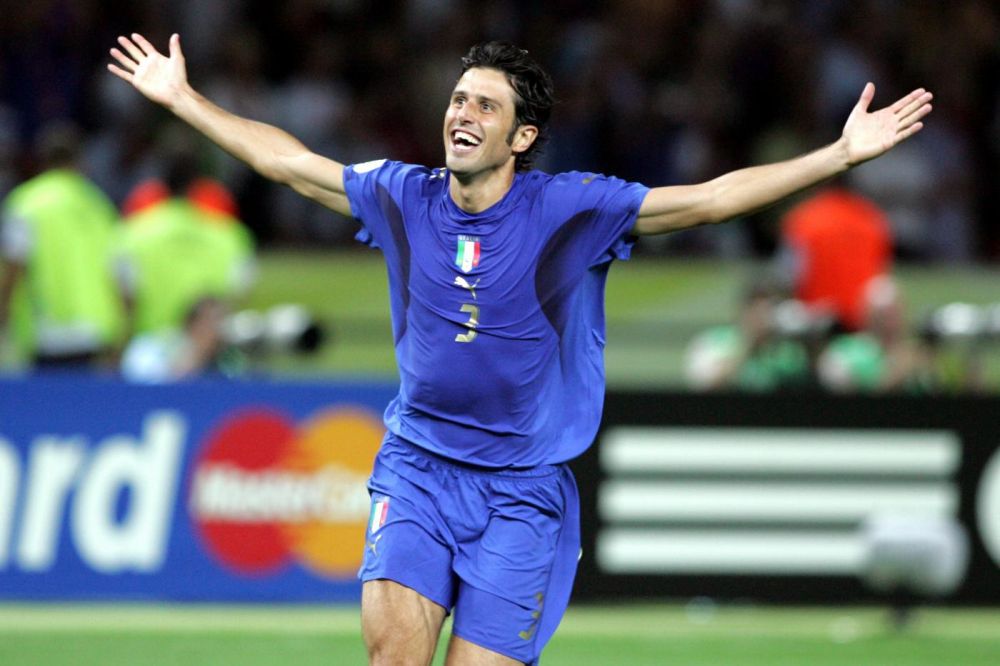 科贝记者：姆巴佩左手无名指骨折，不过能照常出战曼城（科贝电台：姆巴佩左手无名指骨折，但对阵曼城出场无碍）