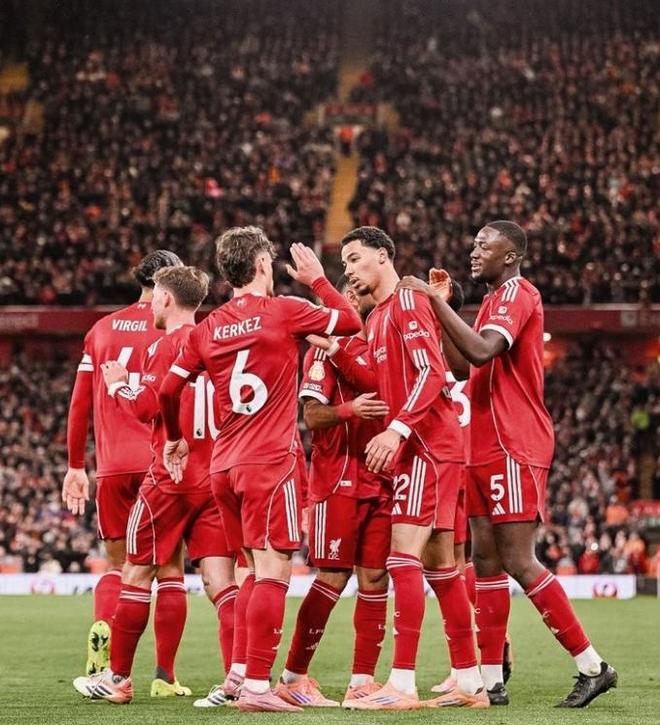 康宁汉姆空砍大三双，8次失误&关键两罚不中背锅（康宁汉姆大三双难救主，8失误+关键两罚不中成背锅点）