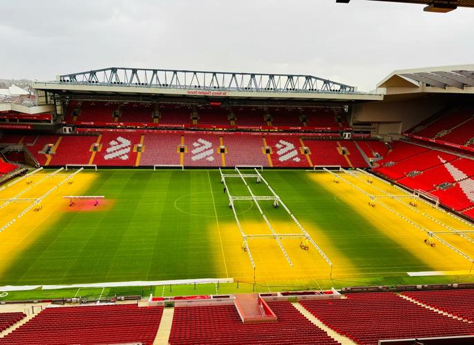 蒂尔潘生涯执法欧冠共判31粒点球，成为欧冠判点最多的主裁（蒂尔潘欧冠执法累计判罚31个点球，成欧冠判点最多主裁）