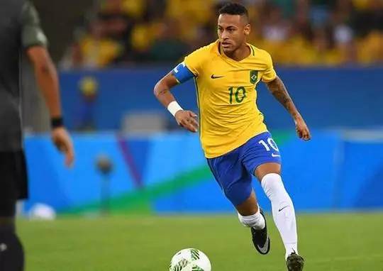 三连冠！上海海港加冕2025赛季中超冠军，摘下队史中超第四星（上海海港三连霸！加冕2025中超王者，队史第四星闪耀）