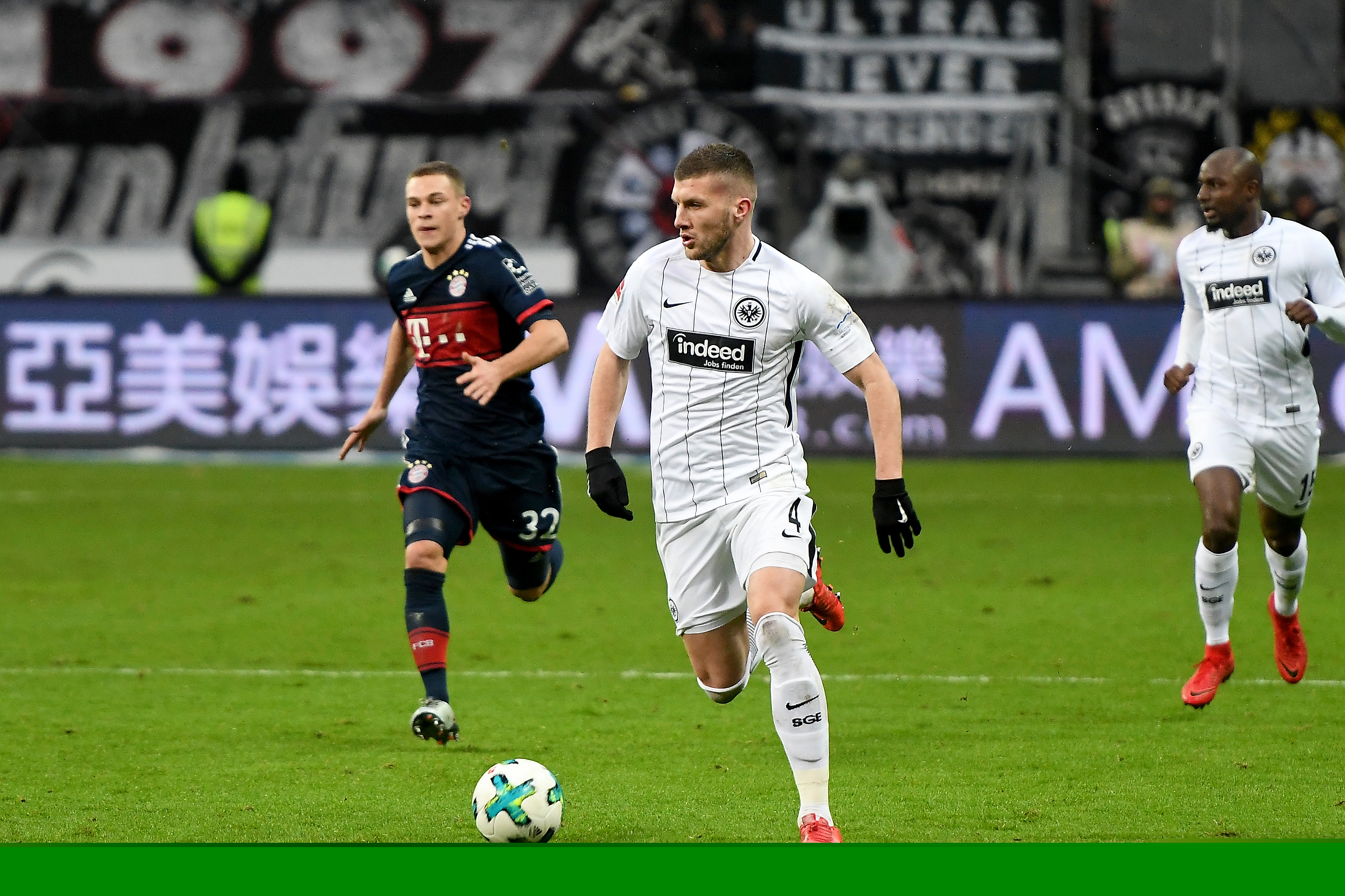 球迷在青年欧冠里对切尔西球员进行种族歧视，卡拉巴赫被罚款（青年欧冠发生针对切尔西球员的种族歧视事件，卡拉巴赫被罚款）