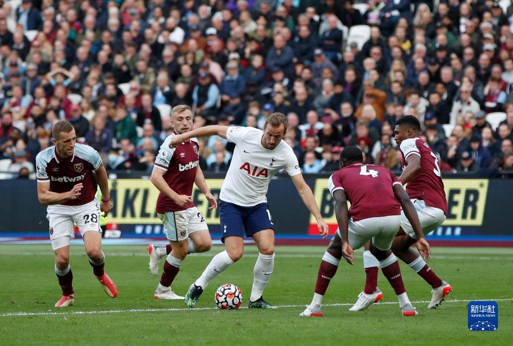 电讯报：纽卡有意引进小将斯密特，该球员非常乐意在一月加盟（电讯报：纽卡追逐小将斯密特，球员愿一月加盟）