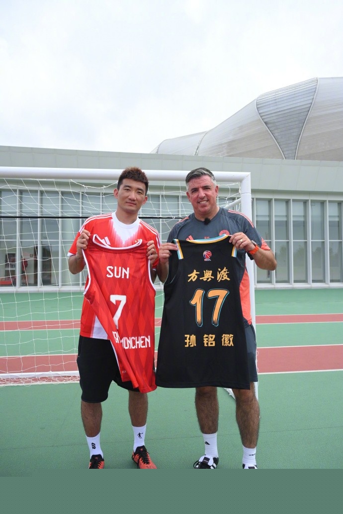 罗马诺：曼联已告知莱比锡准备正式报价谢什科（罗马诺：曼联已通知莱比锡将提交谢什科的正式报价）